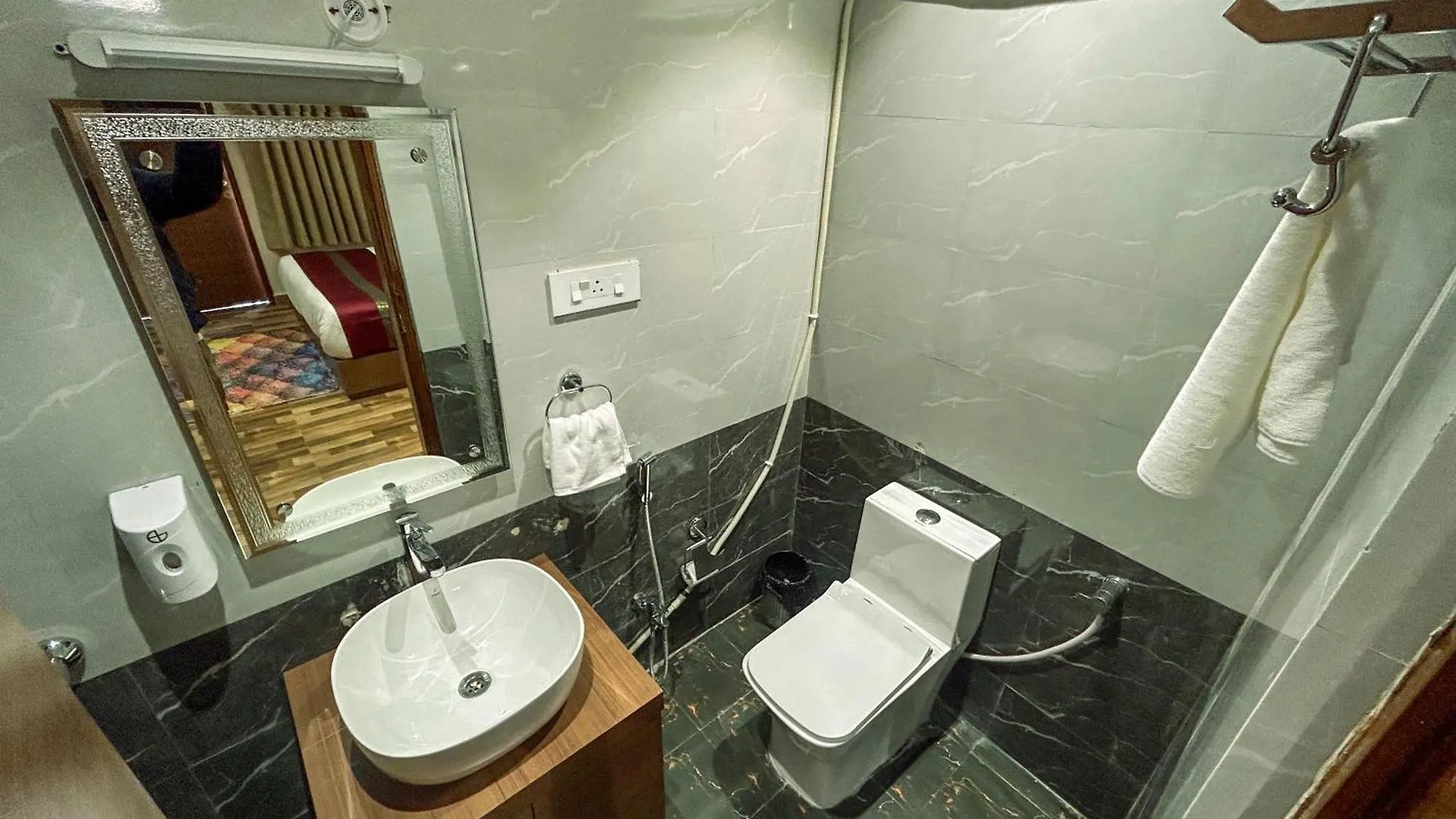 Golden Grove Homestay Varanasi Bed & Breakfast