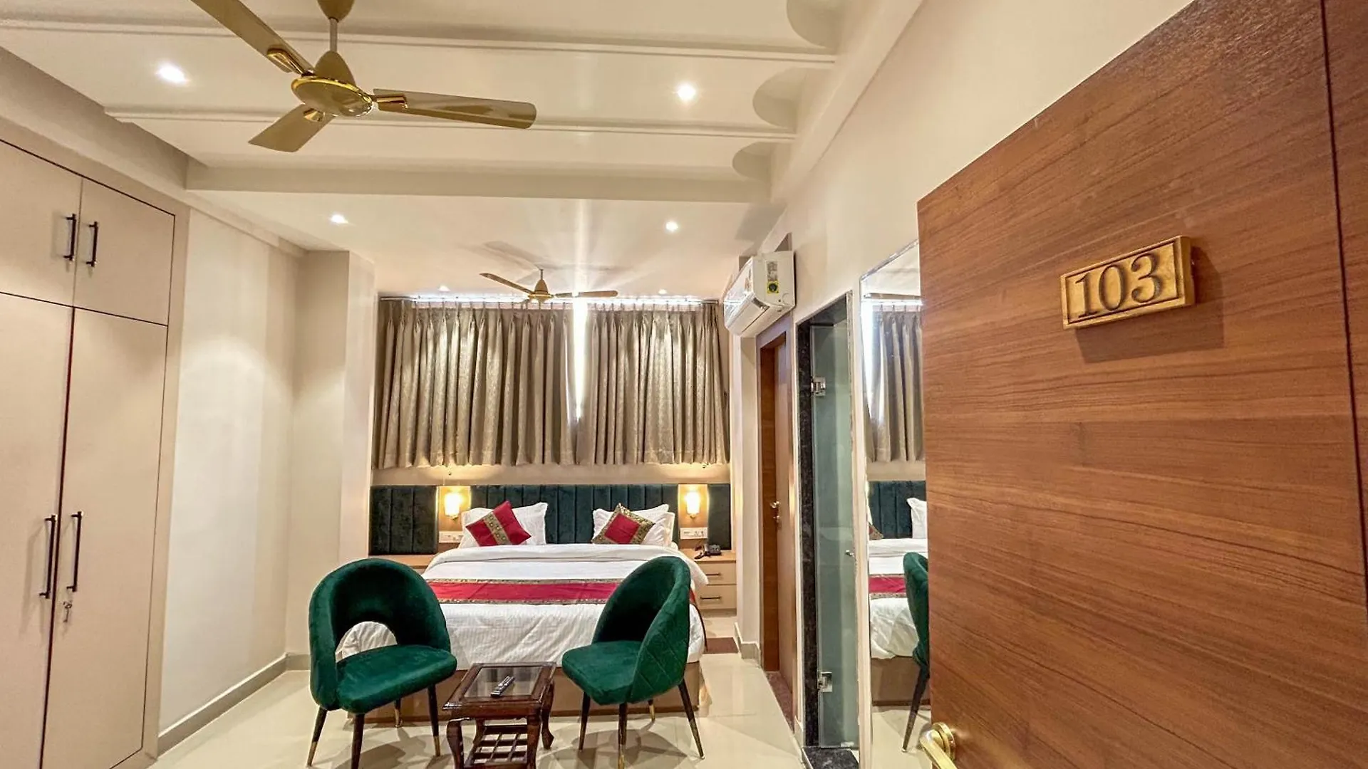 Golden Grove Homestay Varanasi Bed & Breakfast